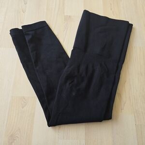 Assets by Spanx High-Waisted Capris Size Small